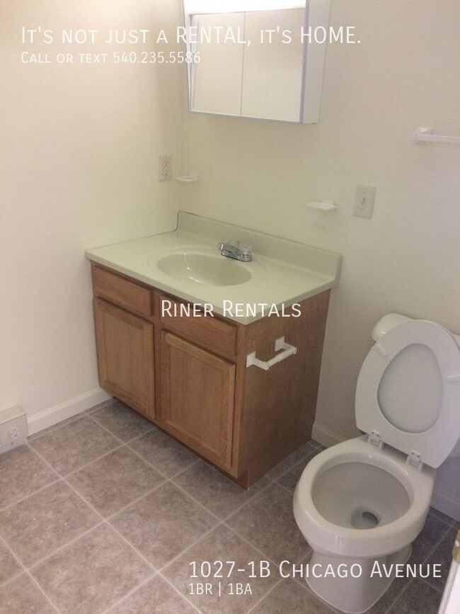 Building Photo - 1027-1B Chicago Ave