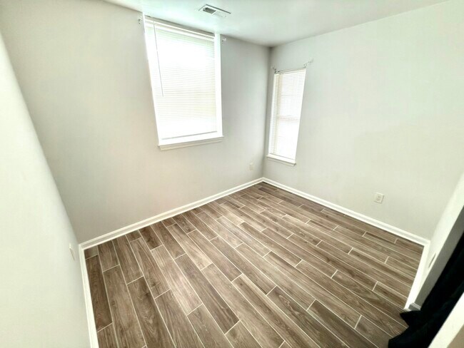 Building Photo - 1260 Sugarwood Cir