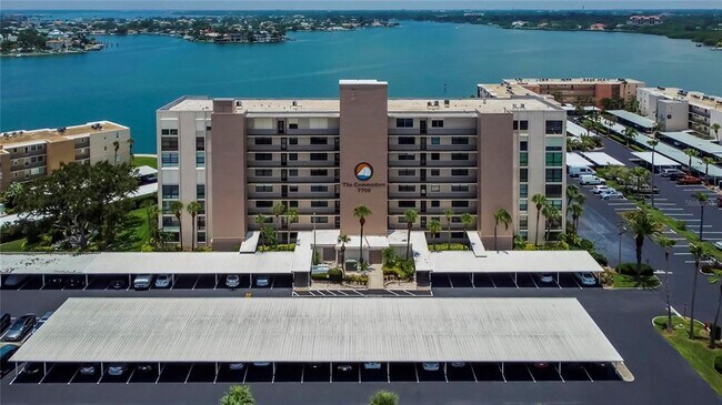Building Photo - 7700 Sun Island Dr S