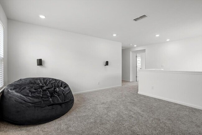 Building Photo - 645 Thomas Gage Dr