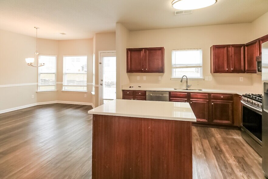 Building Photo - 1585 Tigris Ct