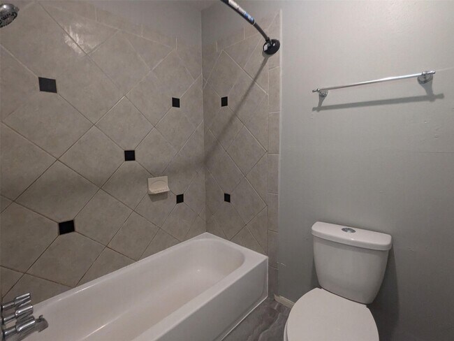 Building Photo - MOVE-IN READY 4 BED/ 2.5 BATH HOME IN MIDD...