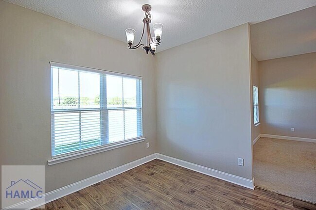 Building Photo - 582 Burke Dr