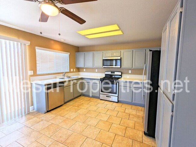 Building Photo - 14747 Amber Ct