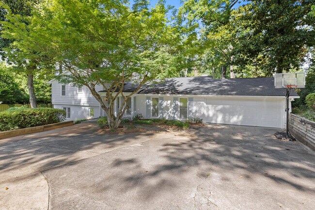 Building Photo - 4820 Powers Ferry Rd NW