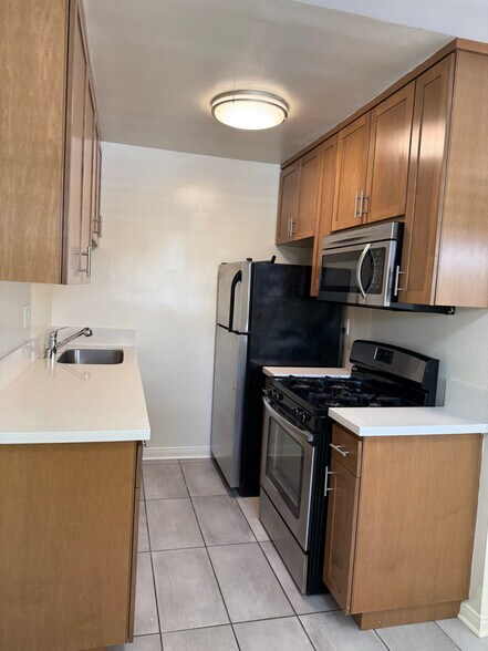 Building Photo - 3753 S Barrington Ave