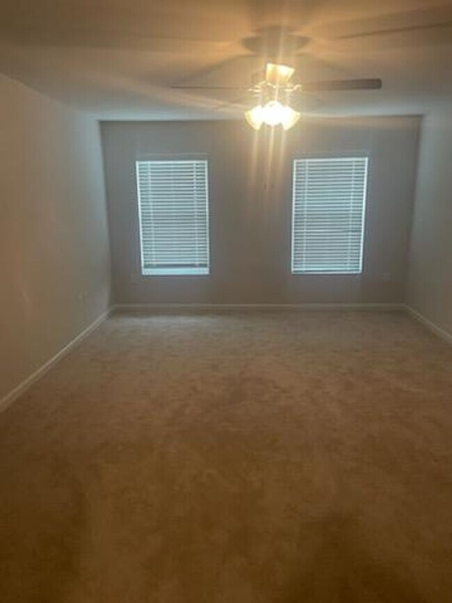 Building Photo - LIKE NEW HOME-NEIGHBORHOOD POOL, PICKLEBALL, CABANA,WALKING TRAILS