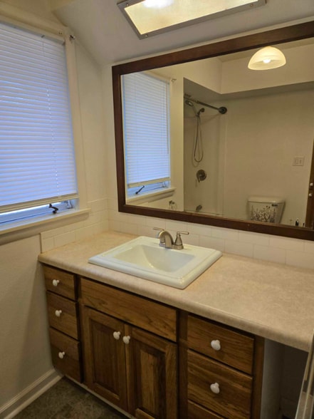 Building Photo - 1225 N 11th St