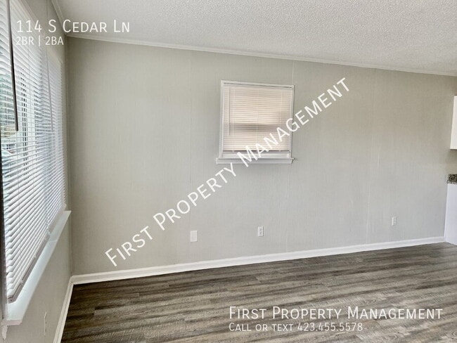 Building Photo - 114 S Cedar Ln