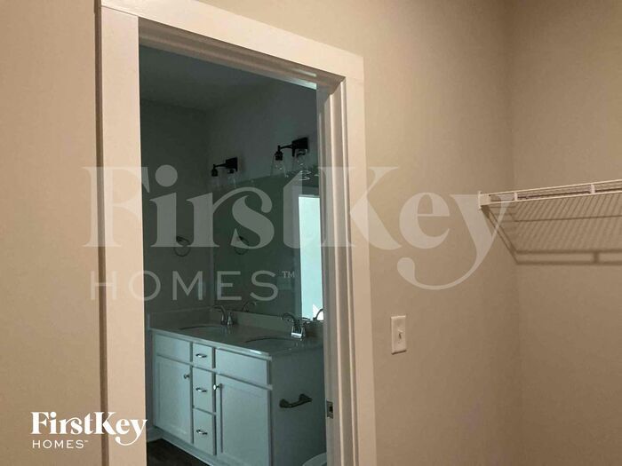 Building Photo - 130 Avalon Wy