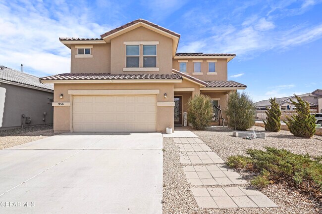 Building Photo - 956 Clapham St