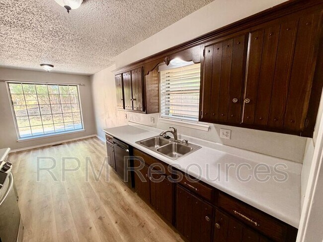 Building Photo - 1208 Beano Bend