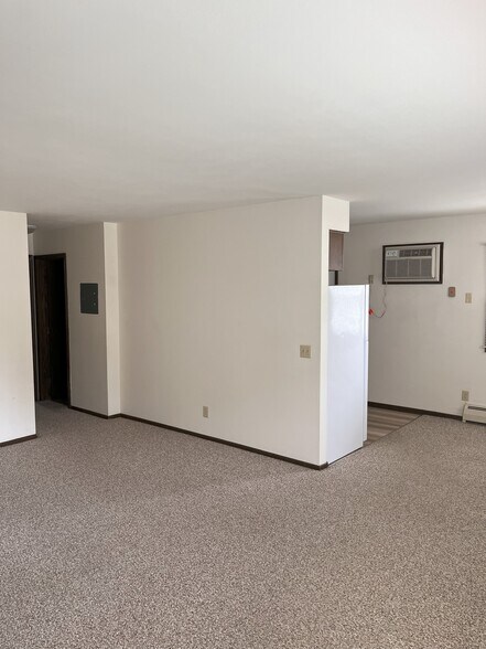 Building Photo - 117 W Grant St