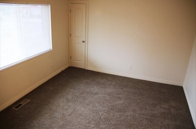 Building Photo - Ada-315 E 600 S Springville, UT 84663