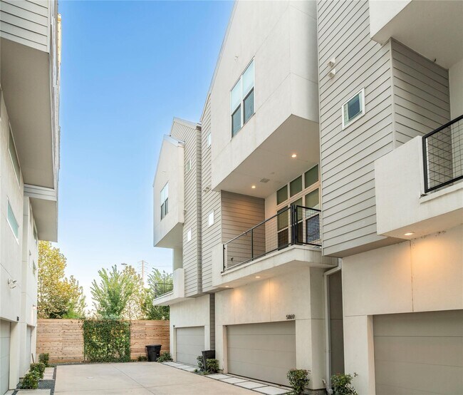 Primary Photo - 5869 E Post Oak Ln