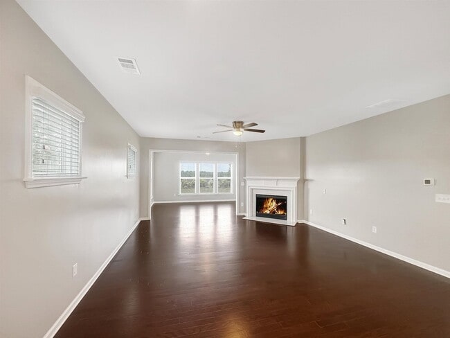 Building Photo - 813 Firefly Ct