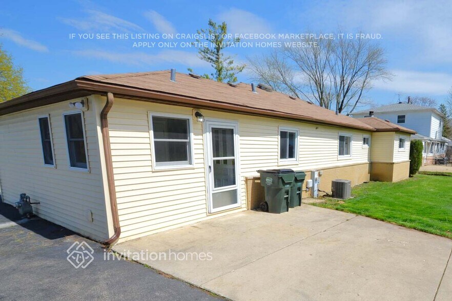 Building Photo - 345 Apache Ln
