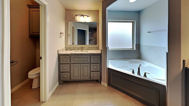 Building Photo - Beautiful 4 Bed 2 Bath Home in Mustang Sch...