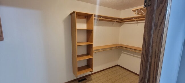 Building Photo - Spacious West Sioux Falls Twinhome with Gr...
