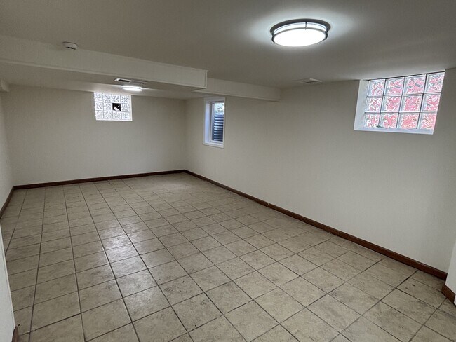Building Photo - 4330 W 13th Ave