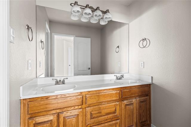 Building Photo - 5517 Greenview Ct