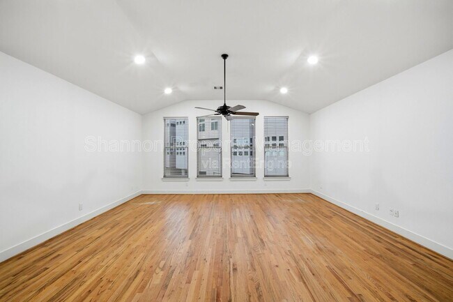 Building Photo - 2323 Sperber Ln