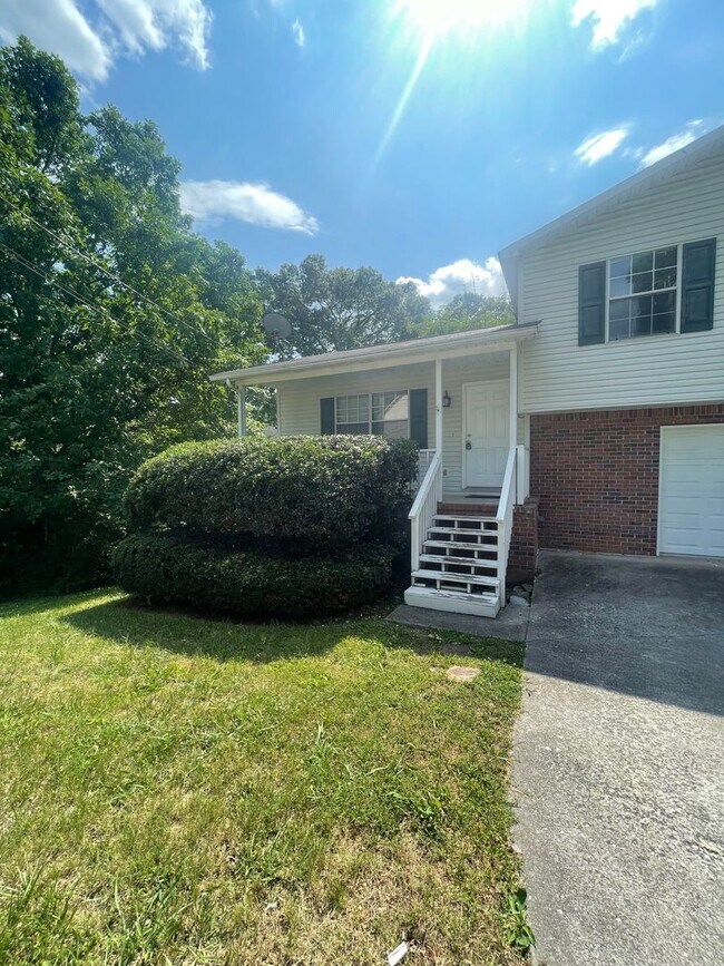 Building Photo - 1215 Overton Ln