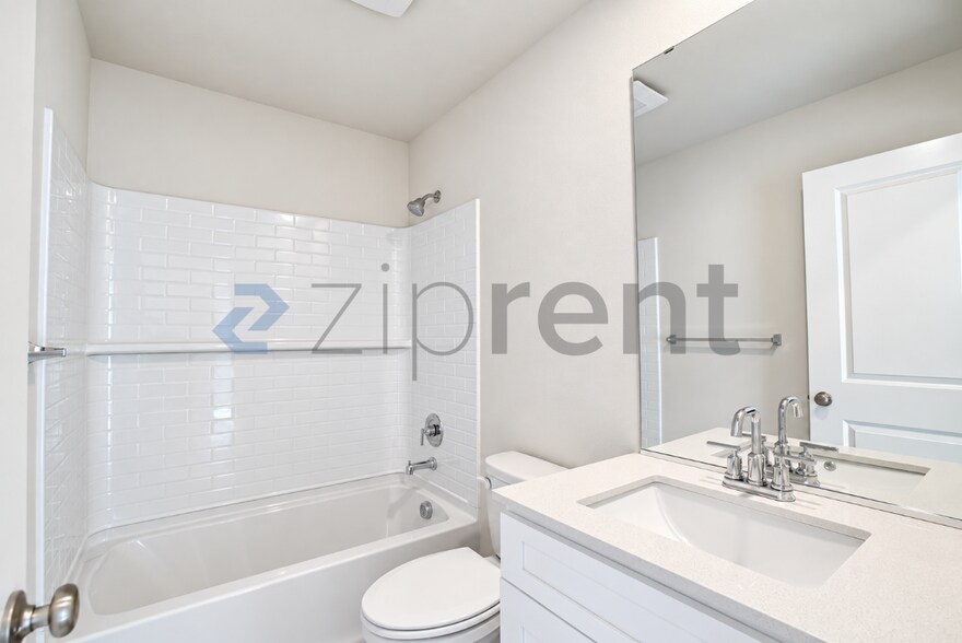 Building Photo - Unit A5