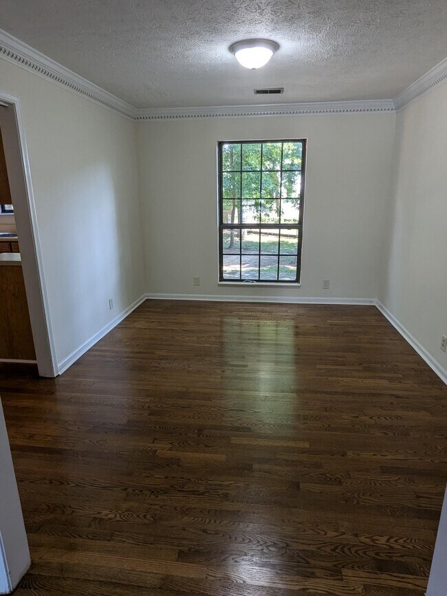 Building Photo - 1117 Elkader Ct S