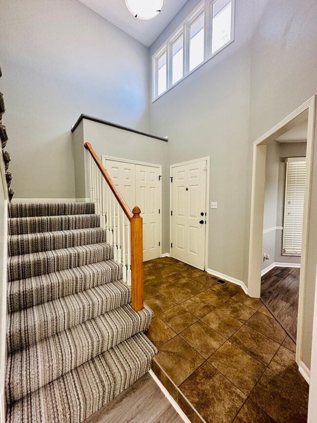 Building Photo - {10709}  Spacious Overland Park Duplex + T...