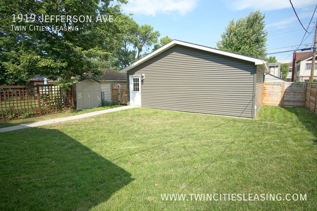 Building Photo - REMODELED - Fenced in backyard with 3 bedr...