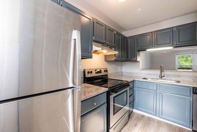 Building Photo - 3 Bedroom Townhouse Near Downtown Durham
