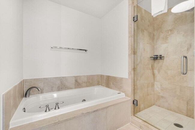 Building Photo - 4401 Collins Ave