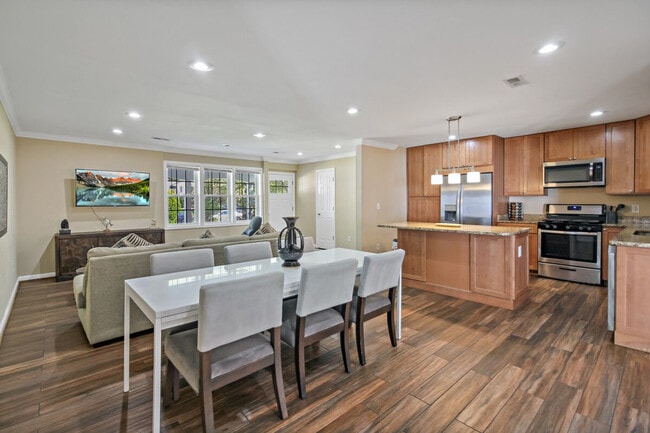 Building Photo - 7103 Highland St