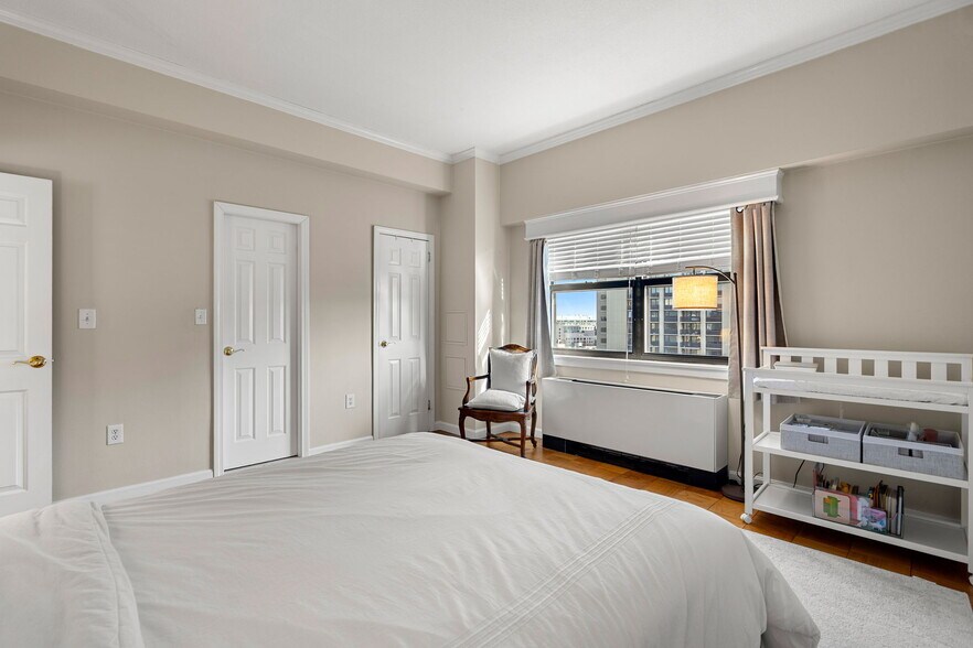 Building Photo - 2 Hawthorne Pl