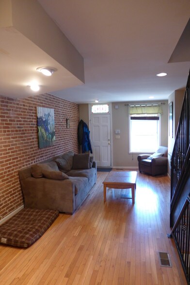 Building Photo - 512 S Montford Ave
