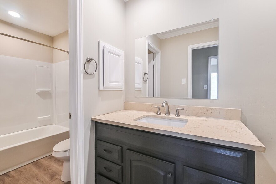 Building Photo - 14118 Double Pine Dr