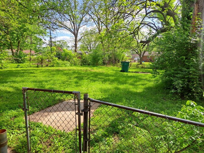 Building Photo - "3-Bedroom Oasis in Cahokia Heights – Cozy...