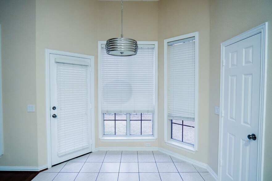 Building Photo - 3404 Wimbledon Dr