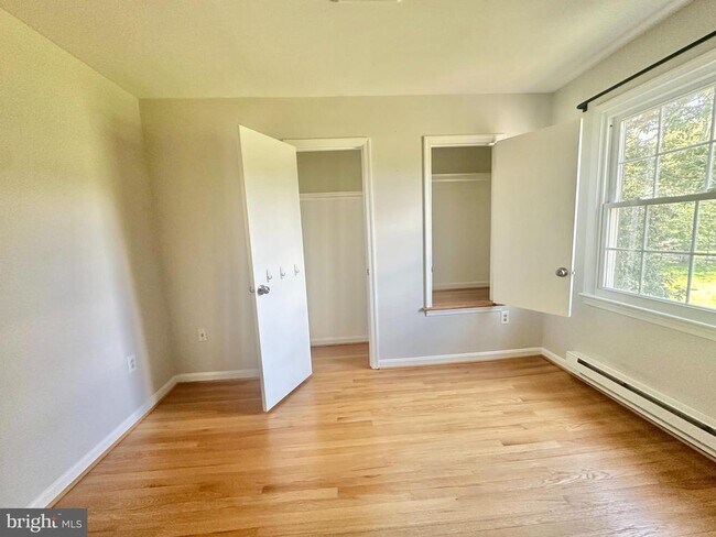 Building Photo - 703 Kentland Dr