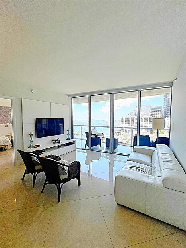 Building Photo - 495 Brickell Ave