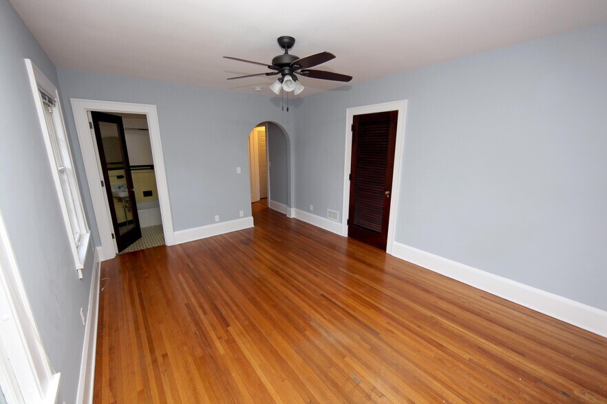 Room 3 - 1631 Dayton Ave