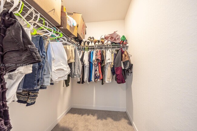 Building Photo - 715 SE 17th Ave