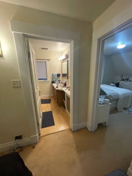 Building Photo - 563 S Ashley St