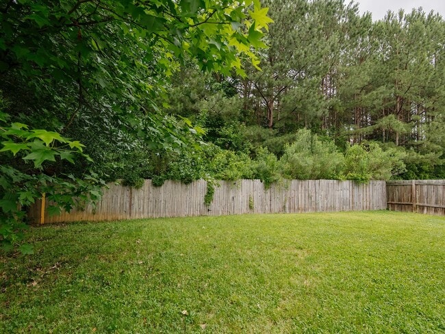 Building Photo - Cozy Ranch Living with Fenced Backyard in the Heart of Holly Springs!