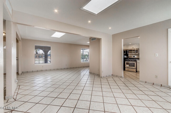 Building Photo - 5016 Cockrell Ln