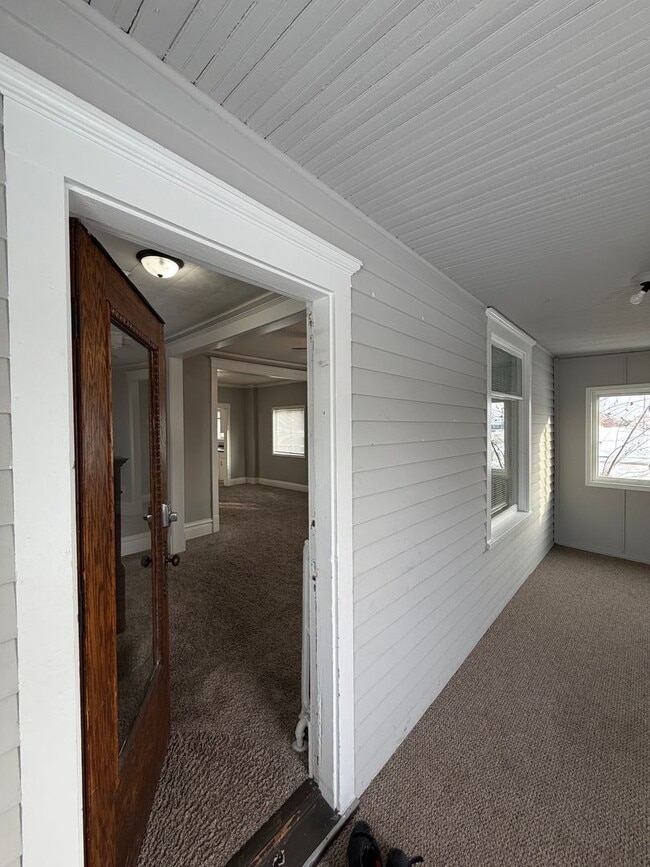 Building Photo - AVAILABLE February - 3 Bedroom, 1 Bath in Superior - Just Listed!