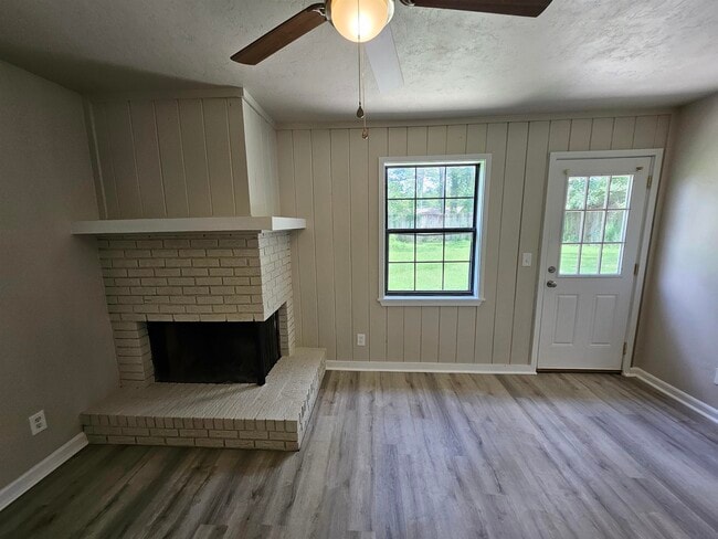 Building Photo - 3245 Whitney Dr E