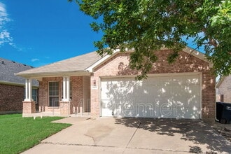 Building Photo - 8420 Silverbell Ln
