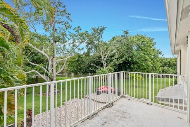 Building Photo - 1497 S Club Dr